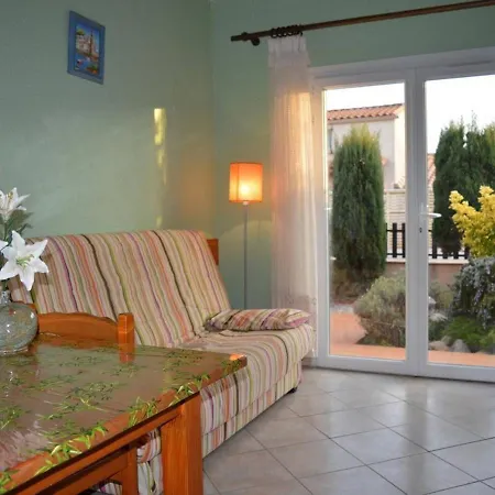 Maison Avec Jardin, Veranda, Parking, Proche Port Et - 6 Pers. A Saint-cyprien - Fr-1-225d-177 Holiday home Saint-Cyprien (Pyrenees-Orientales)